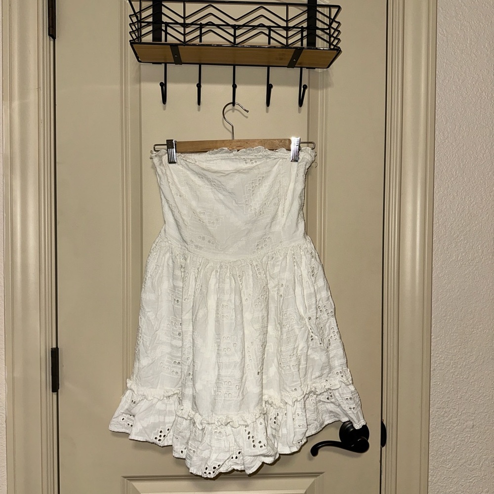 Anthropologie size 6 white strapless dress
